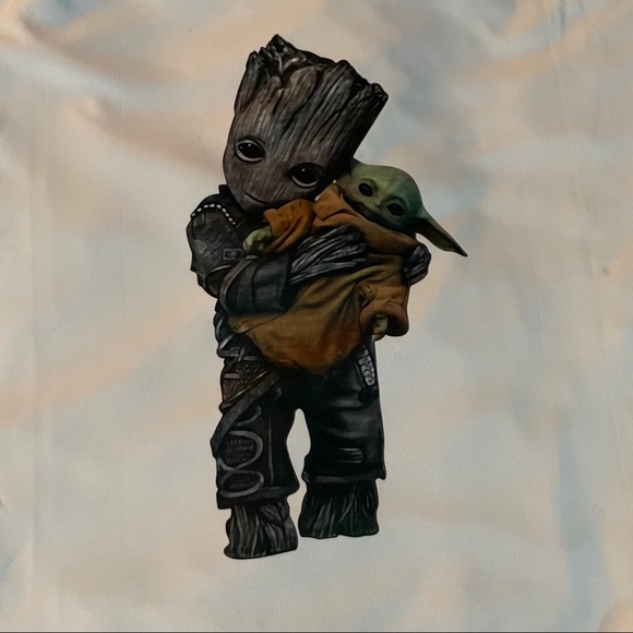 Baby Groot hugging Baby Yoda shirt - Picture 2 of 4